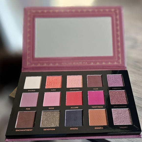 Ace Beautē Eyeshadow Palette - Picture 3 of 3